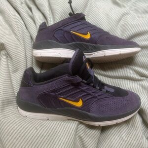 BRAND NEW Nike Vertebrae SB Dark Raisin University Gold Men’s Sz 6 Women’s 7